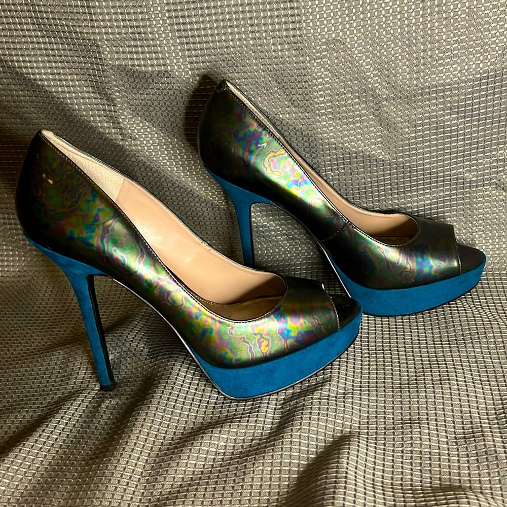 LOVIN RACHEL ROY METALLIC HEELS